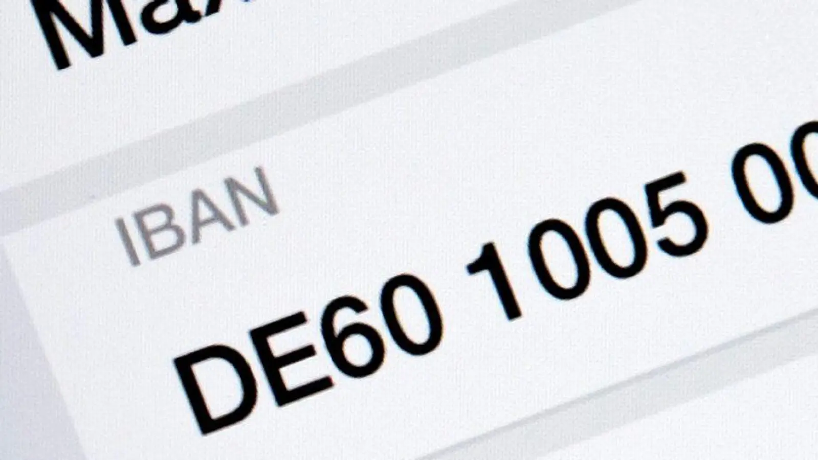 Verpflichtende Überprüfungen des Zahlungsempfängers sollen Überweisungen sicherer machen. (Symbolbild) (Foto: Monika Skolimowska/dpa-Zentralbild/dpa)