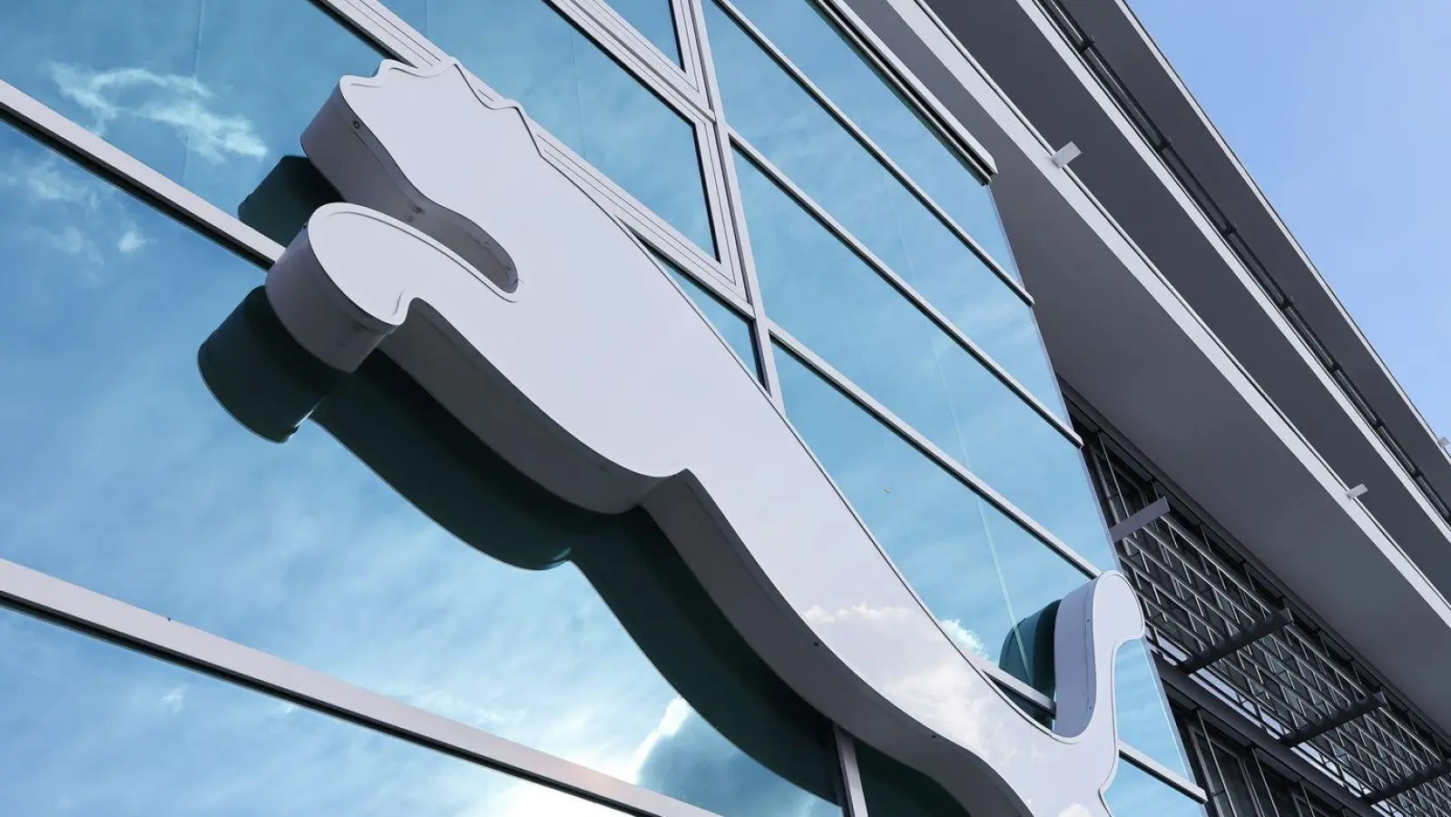 Die Anteile an Puma kommen von einer französischen Milliardärsfamilie. (Symbolbild)  (Foto: Daniel Löb/dpa)