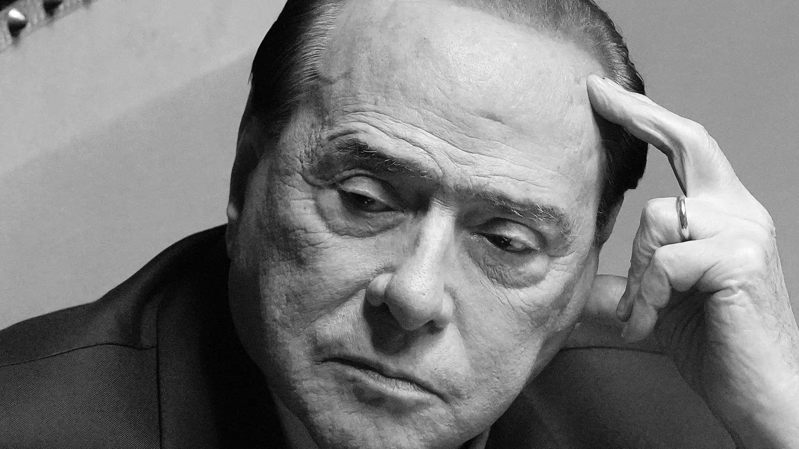 Er war vier Mal Regierungschef. Jetzt ist Silvio Berlusconi im Alter von 86 Jahren gestorben. (Foto: Andrew Medichini/AP/dpa)