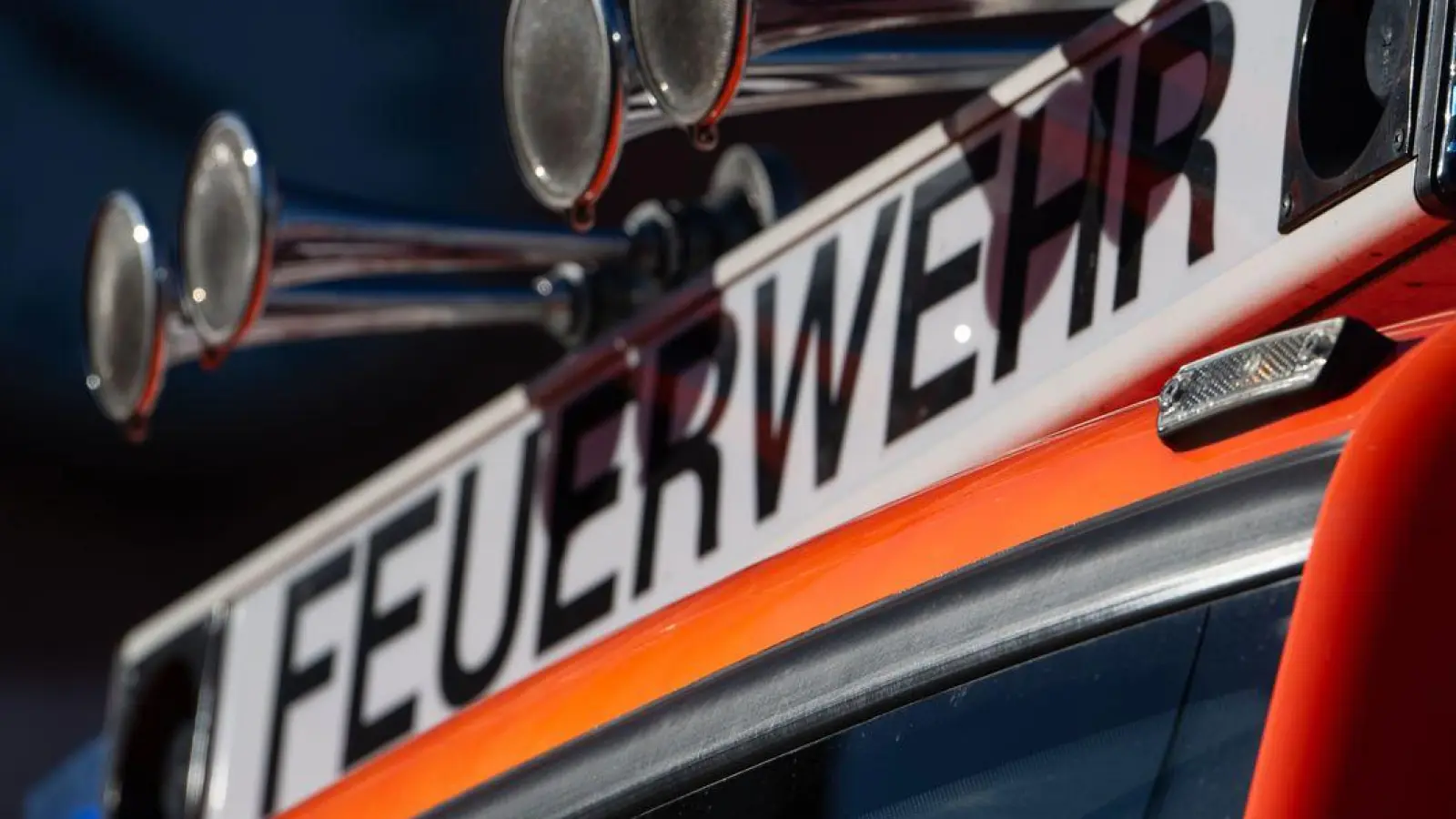 Die Feuerwehren aus der Umgebung rückten aus. (Symbolbild) (Foto: Marijan Murat/dpa)