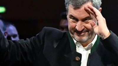 Die CSU ist strikt gegen höhere Benzinpreise – damit will sie ihre Wähler im ländlichen Raum bedienen.  (Foto: Sven Hoppe/dpa)