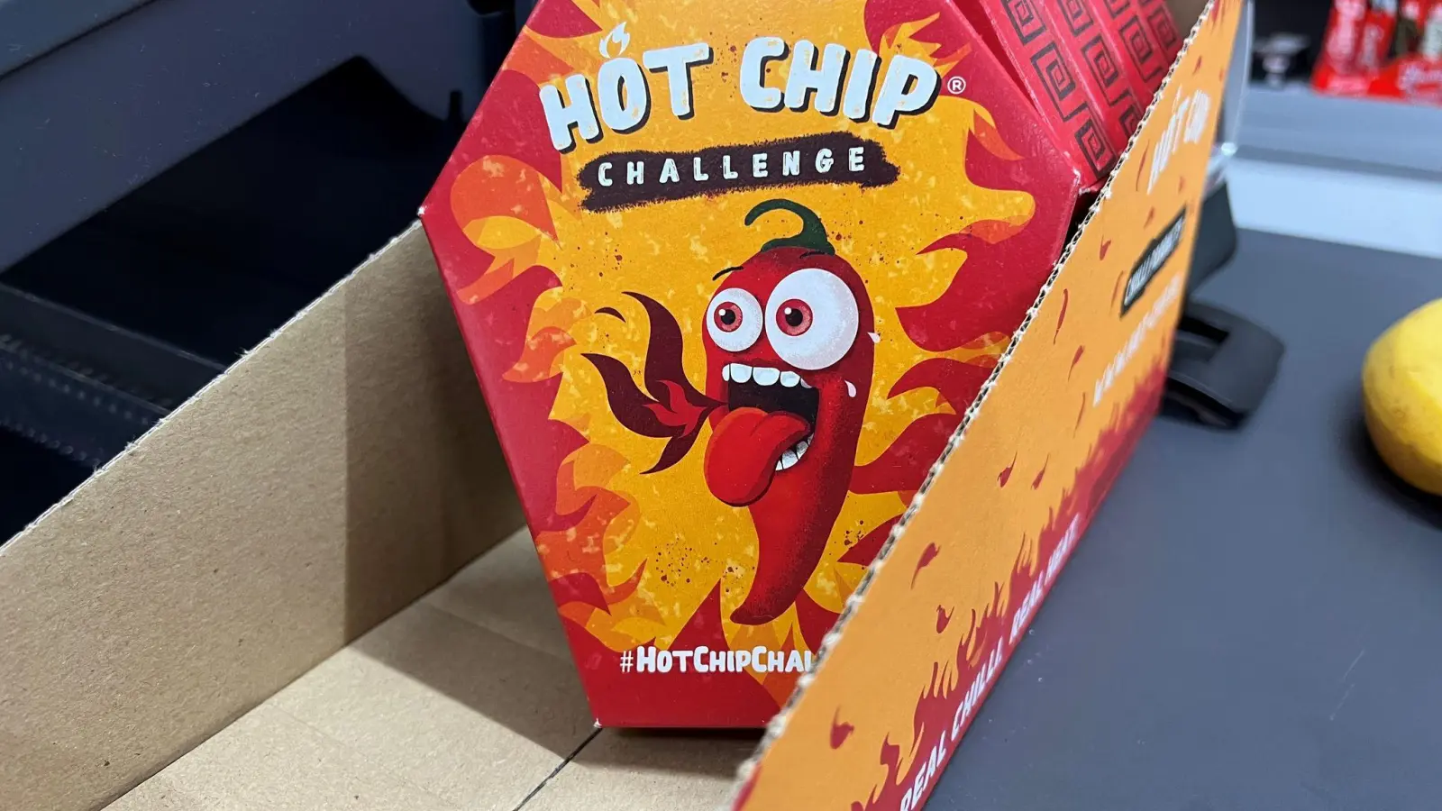 Aufgrund der „Hot Chip Challenge“ mussten bereits mehrere Kinder und Jugendliche im Krankenhaus behandelt werden. (Foto: Doreen Garud/dpa)