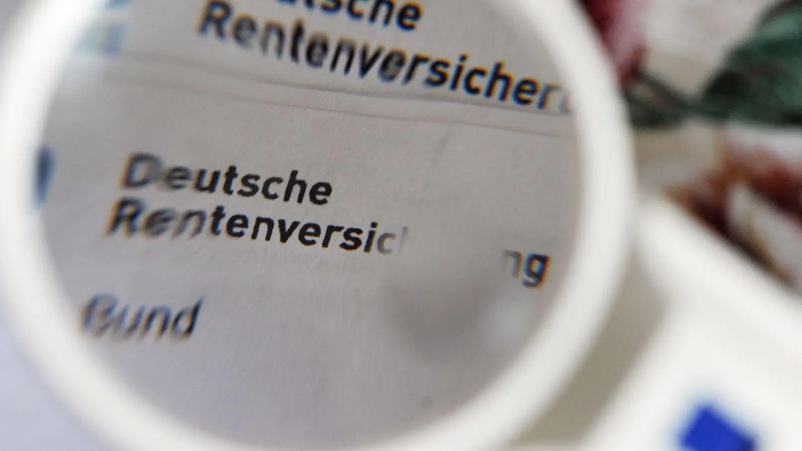 Blickpunkt Rente: Wie viel mehr oder weniger es künftig gibt, entscheidet sich im Bundestag. (Symbolfoto)  (Foto: picture alliance / ZB)