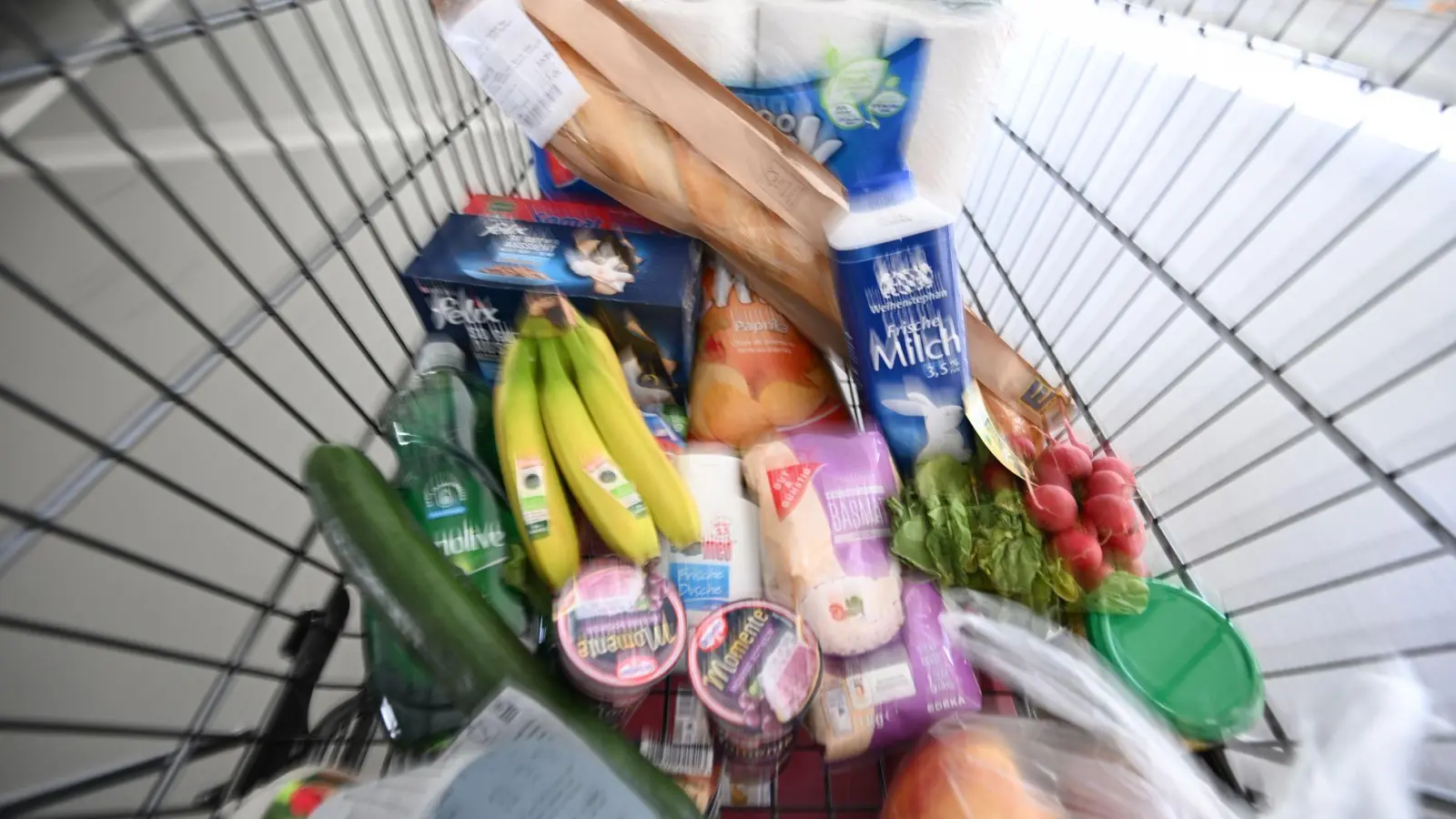 Lebensmittel sind laut Statistischem Bundesamt seit 2020 im Schnitt mehr als 35 Prozent teurer geworden. (Symbolbild) (Foto: Bernd Weißbrod/dpa)