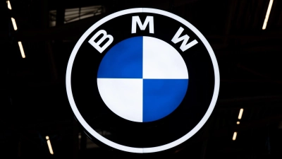 BMW bekommt die Krise zu spüren, bewältigt sie bisher aber besser als die heimische Konkurrenz. (Foto: Sven Hoppe/dpa)
