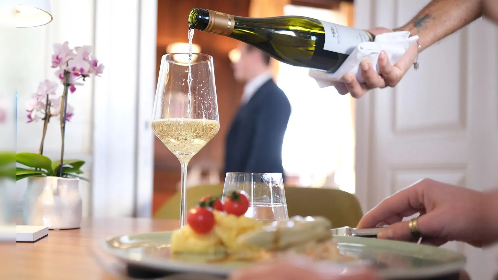 Ausgehen hat seinen Preis. (Foto: Bernd Weißbrod/dpa)