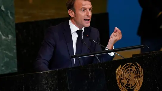 Frankreichs Präsident Emmanuel Macron spricht bei den Vereinten Nationen. (Foto: Seth Wenig/AP/dpa)