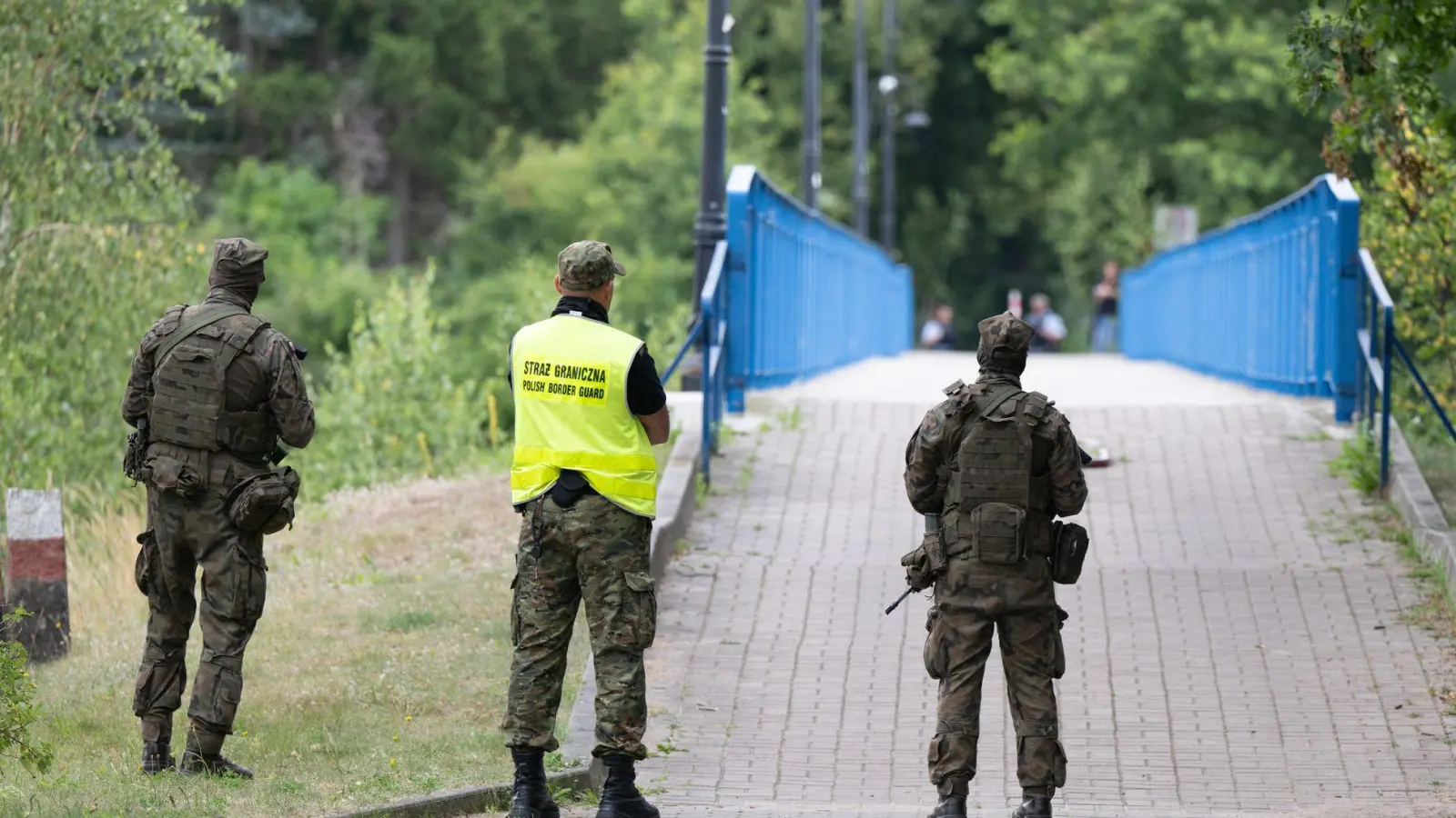 Kontrolliert wird nicht nur an den Hauptverkehrswegen. (Foto: Sebastian Kahnert/dpa)