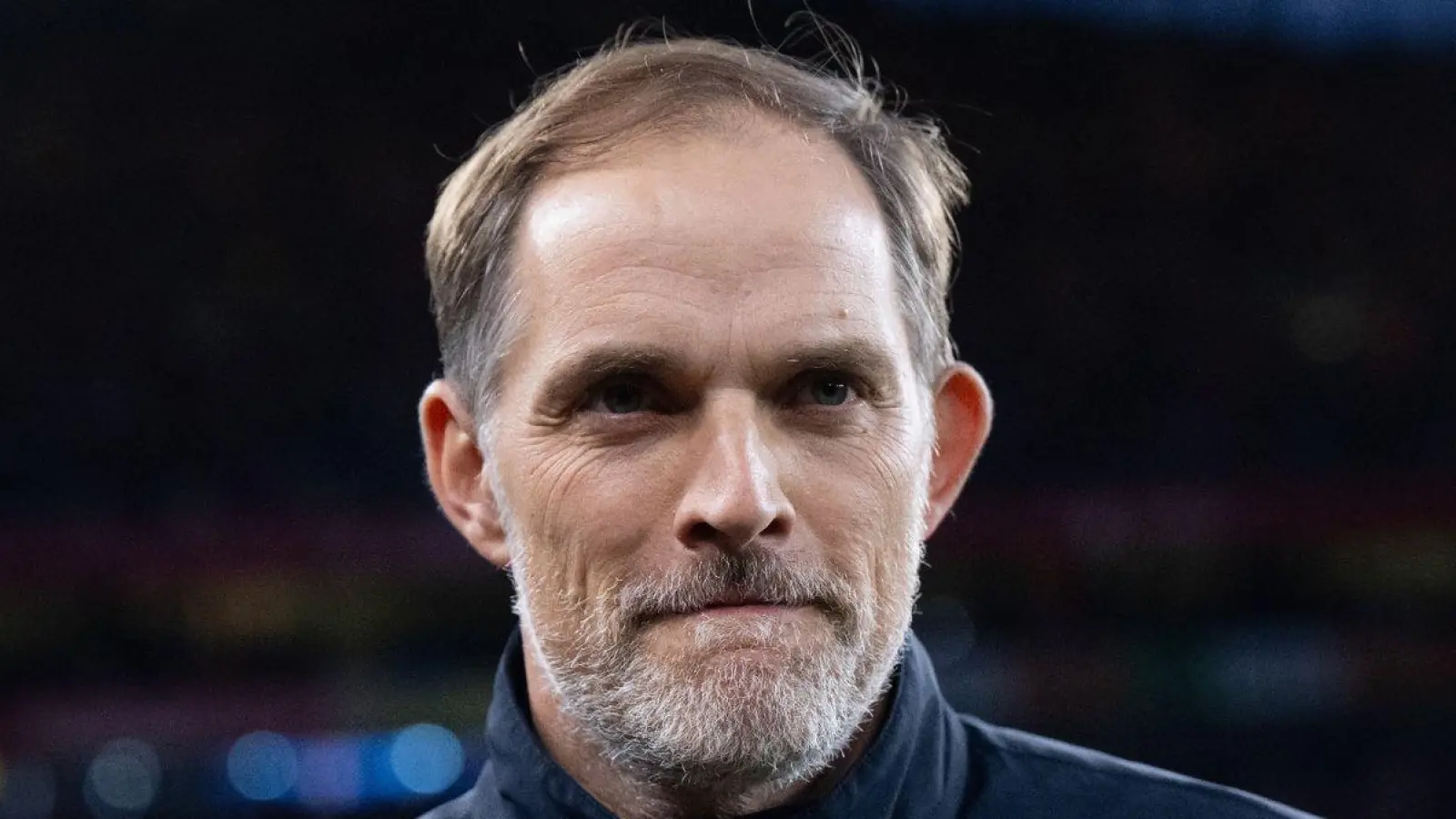 Trainer Thomas Tuchel von München kommt vor dem Spiel in das Stadion. Das mögliche Meisterspiel von Bayer Leverkusen wird er sich nicht im Fernsehen anschauen. (Foto: Sven Hoppe/dpa)