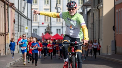 Der Sparkassenlauf 2025 in der Altstadt von Ansbach. (Foto: René Chlopotowski)