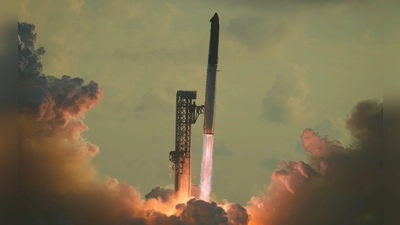 Das Raketensystem „Starship“ von SpaceX startet von Starbase in Texas zu einem Testflug (Foto: Eric Gay/AP/dpa)
