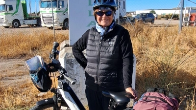 Waltraut Kaufmann-Schmider ist gerne mit dem Rad unterwegs, wie hier in Spanien. (Foto: Dr. Andreas Paffhausen)