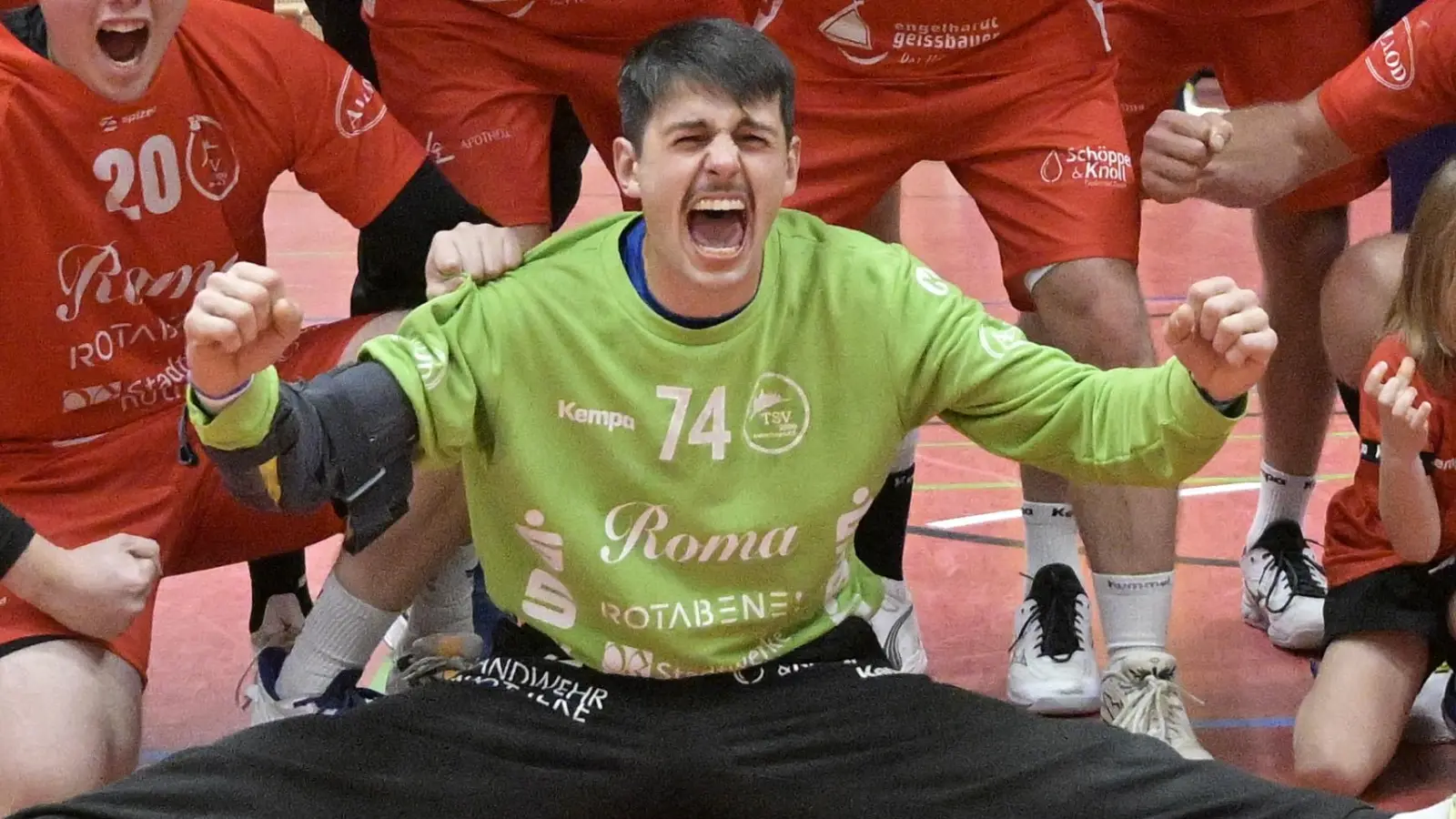 Die reine Freude: Der Rothenburger Torhüter Arnold Kiss (hier nach einem anderen Spiel) zeigte in Coburg eine ausgezeichnete Leistung. (Foto: Martin Rügner)