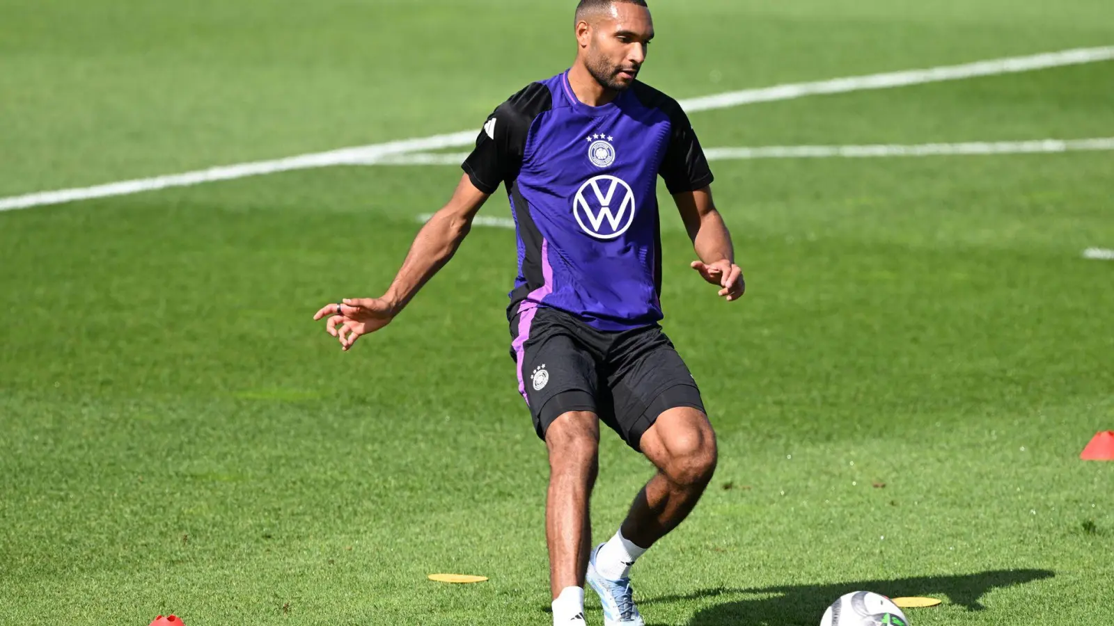 Jonathan Tah dürfte nach den Nations-League-Spielen mit dem Nationalteam schon schnell für den FC Bayern im Einsatz sein. (Foto: Federico Gambarini/dpa)