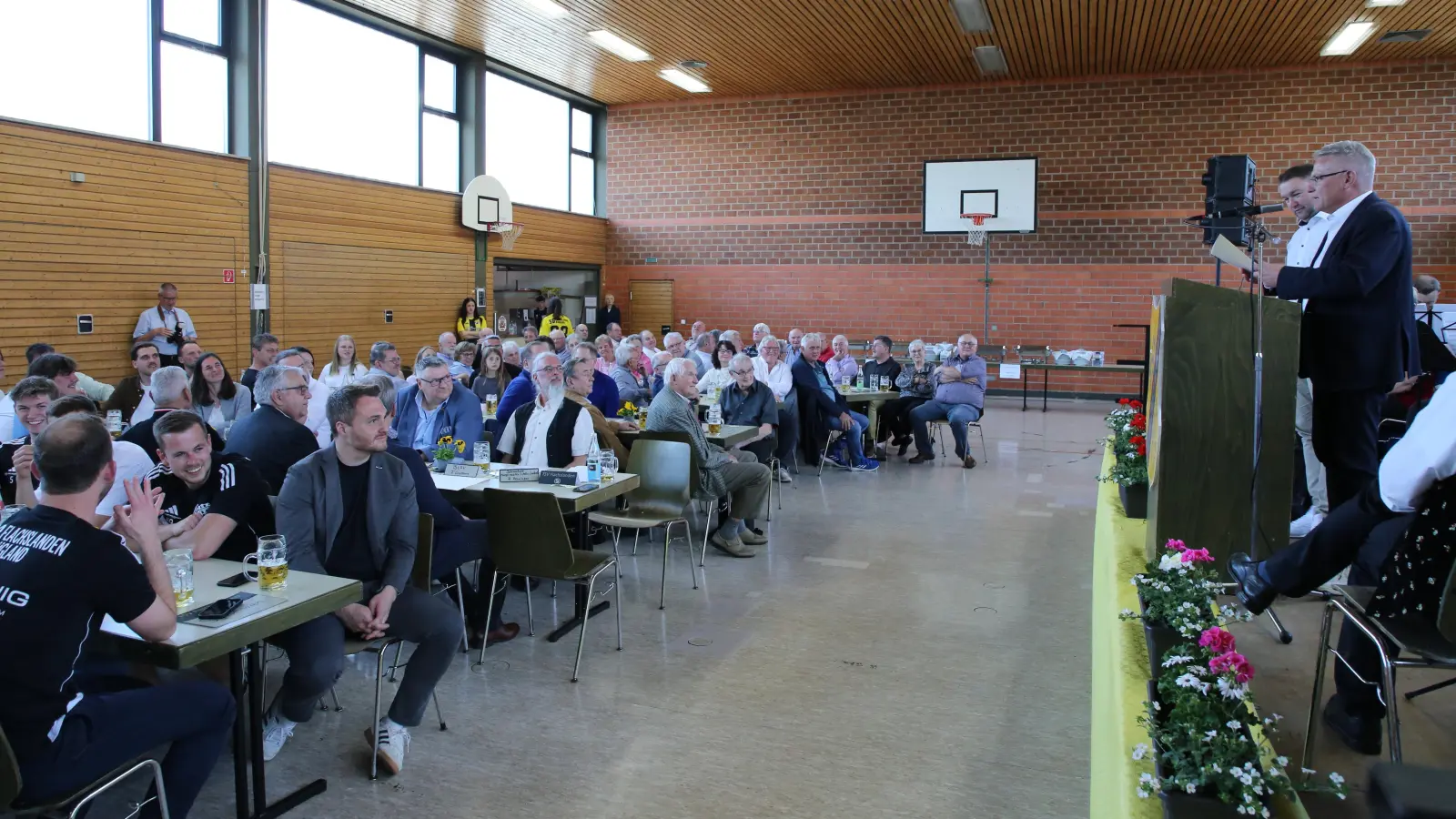 Mit einem Festkommers hat der TSV Flachslanden seine Jubiläumsfeierlichkeiten gestartet. Das große Fest wird Mitte Juli stattfinden. (Foto: Alexander Biernoth)