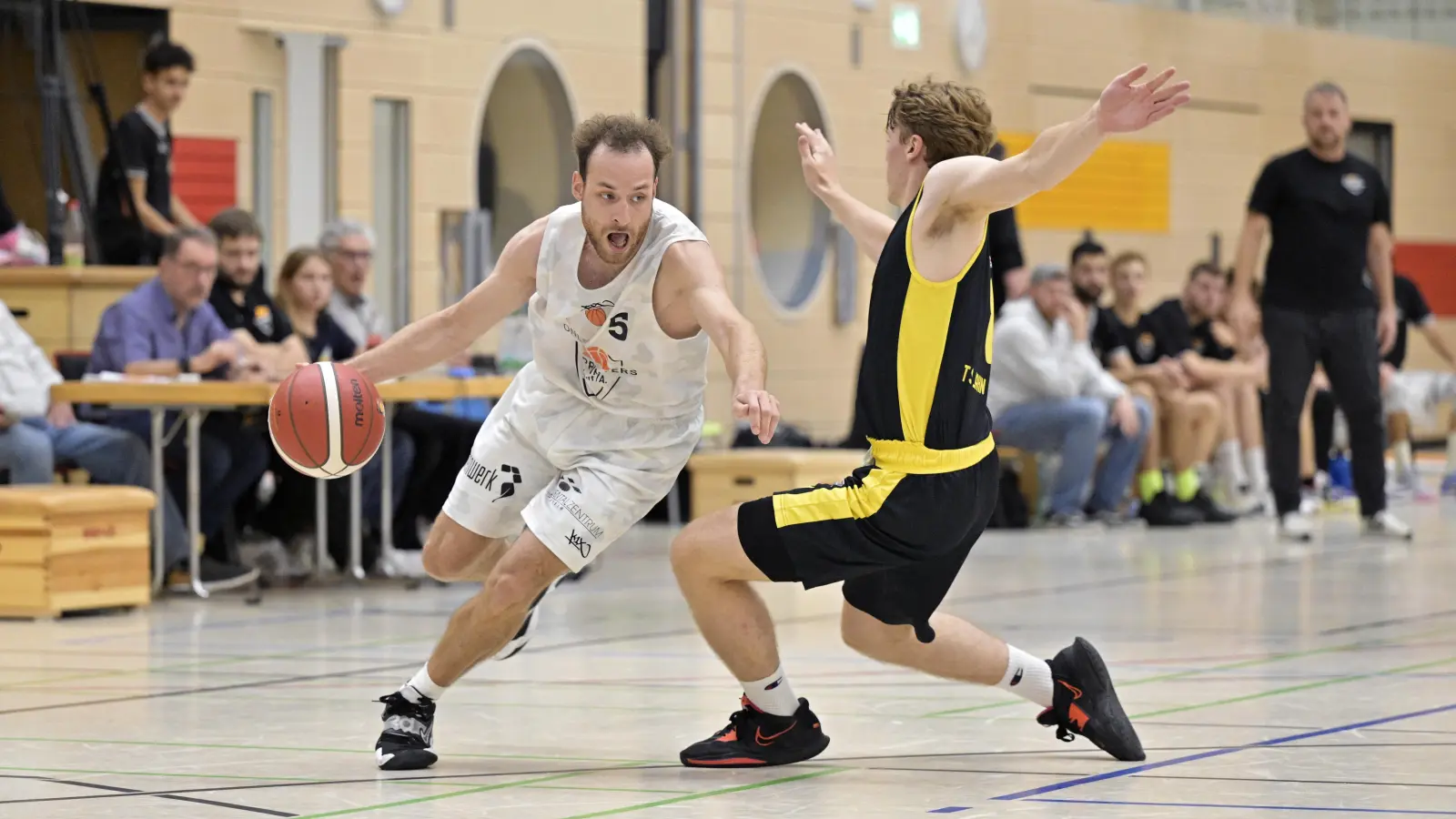 Hier zieht Neustadts Stefan Herrmann an Münchens Alan De Vries vorbei. Diesmal fehlt er. (Foto: Martin Rügner)