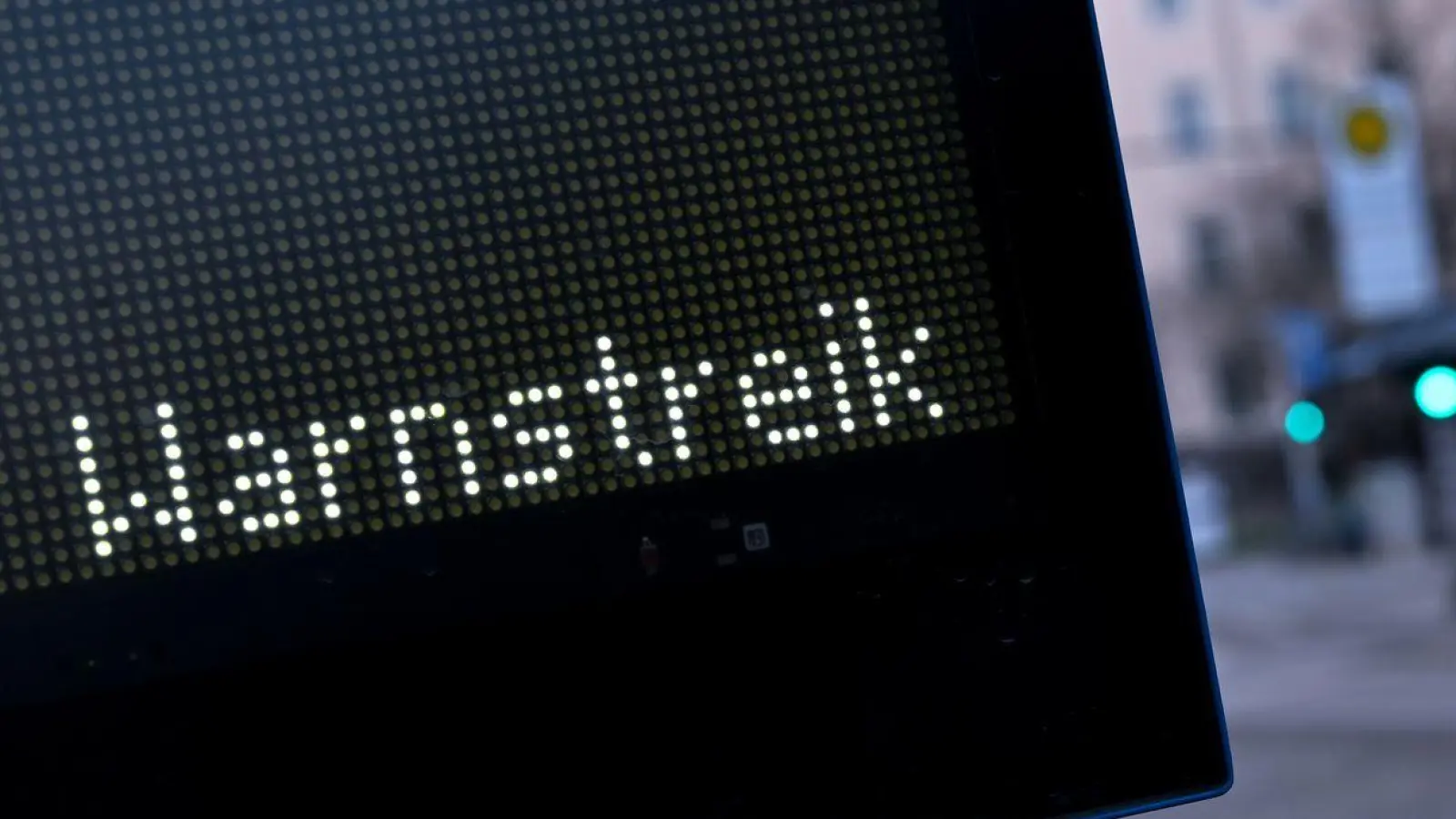 Etliche Bus- und Tramhaltestellen in Bayern waren am Donnerstag verwaist. (Foto: Sven Hoppe/dpa)