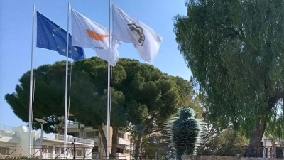 Zahlreiche Schulen auf Zypern werden wegen einer Bedrohungslage geräumt. (Foto: Takis Tsafos/dpa)