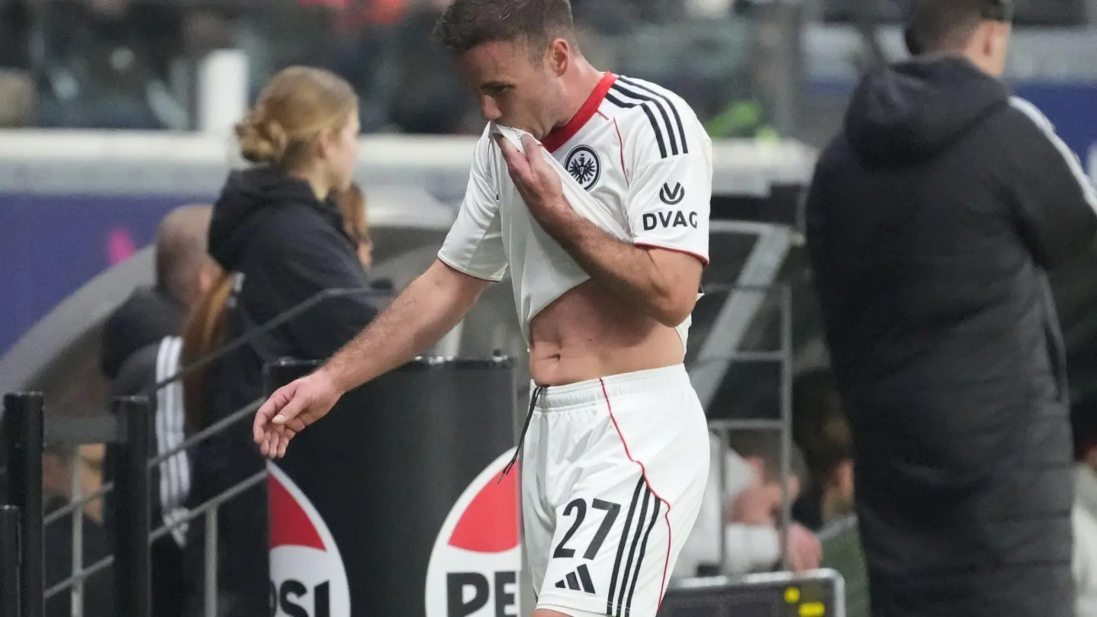 Gefrustet: Mario Götze und die Eintracht taumeln weiter. (Foto: Marc Schüler/dpa)