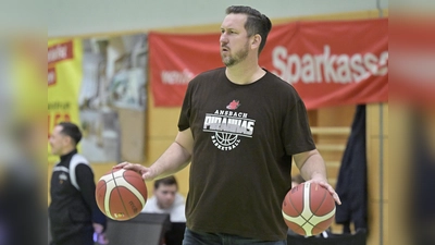 Ansbachs Trainer Martin Ides bereitet seine Mannschaft auf das entscheidende dritte Spiel am Samstag, 25. Februar, gegen die Aschaffenburg Baskets vor. (Foto: Martin Rügner)