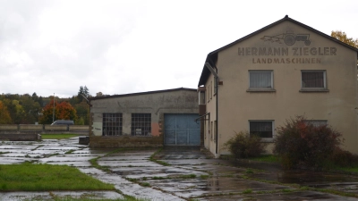 Dieses und ein paar weitere Gebäude auf dem alten Ziegler-Areal werden in den kommenden Wochen abgerissen, umPlatz zu schaffen fürden dort geplanten neuen Einkaufsmarkt.  (Foto: Christa Frühwald)