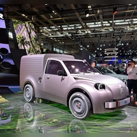 Ente mit Anhang: Citroën zeigt in Paris auch, wie eine moderne Kastenvariante der Ente aussehen könnte. (Foto: Thomas Geiger/dpa-tmn)