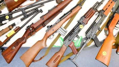 Bei einer Waffenkontrolle werden unter anderem die korrekte Aufbewahrung von den Waffen und der Munition überprüft. (Symbolbild: Jim Albright)