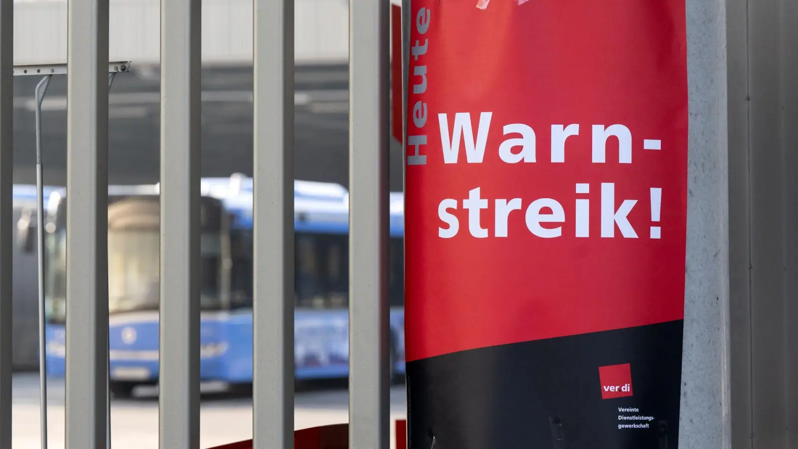 Verdi will bei den Nahverkehrs-Warnstreiks in Bayern nun auch in die Fläche gehen. (Archivbild) (Foto: Sven Hoppe/dpa)