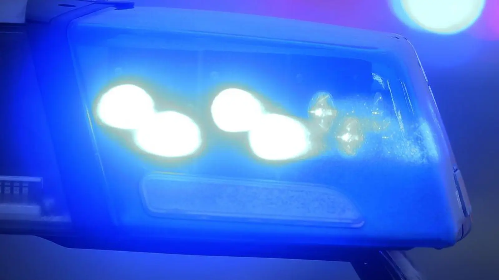 Der Mann raste mit über 100 Kilometern pro Stunde von der Polizei davon. (Symbolbild) (Foto: Karl-Josef Hildenbrand/dpa)