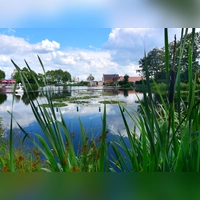 Idylle pur strahlt das Merkendorfer Freizeitzentrum Weißbachmühle aus. Neben dem Schwimmteich samt Kiosk und Gastronomie umfasst das Angebot auch einen Wohnmobil- und einen Campingplatz. Beides soll künftig zusammen mit dem Kiosk verpachtet werden.  (Archivbild: Jim Albright)