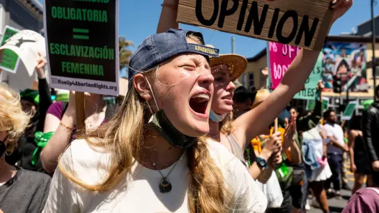 Einige nennen es den „Sommer der Wut“: Zehntausende Amerikaner protestieren für Abtreibungsrechte. (Foto: Noah Berger/AP/dpa)