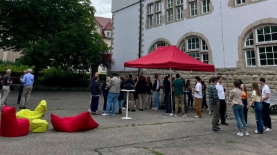 Am Campus wird nicht nur gelernt, sondern sich auch in schöner Atmosphäre ausgetauscht wie hier beim Semester-Chillout im Sommer 2025.  (Foto: Nadine Kästner-Otto)