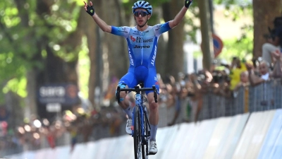 Feierte in Turin seinen insgesamt sechsten Giro-Tagessieg: Simon Yates. (Foto: Gian Mattia D'alberto/LaPresse/AP/dpa)