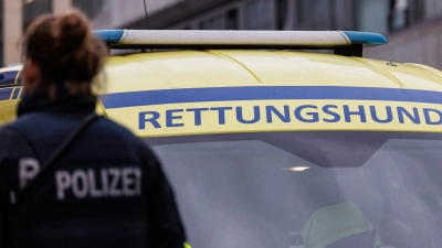 Nach dem verschwundenen Jungen wurde auch mit Spürhunden gesucht.  (Foto: Hannes P. Albert/dpa)