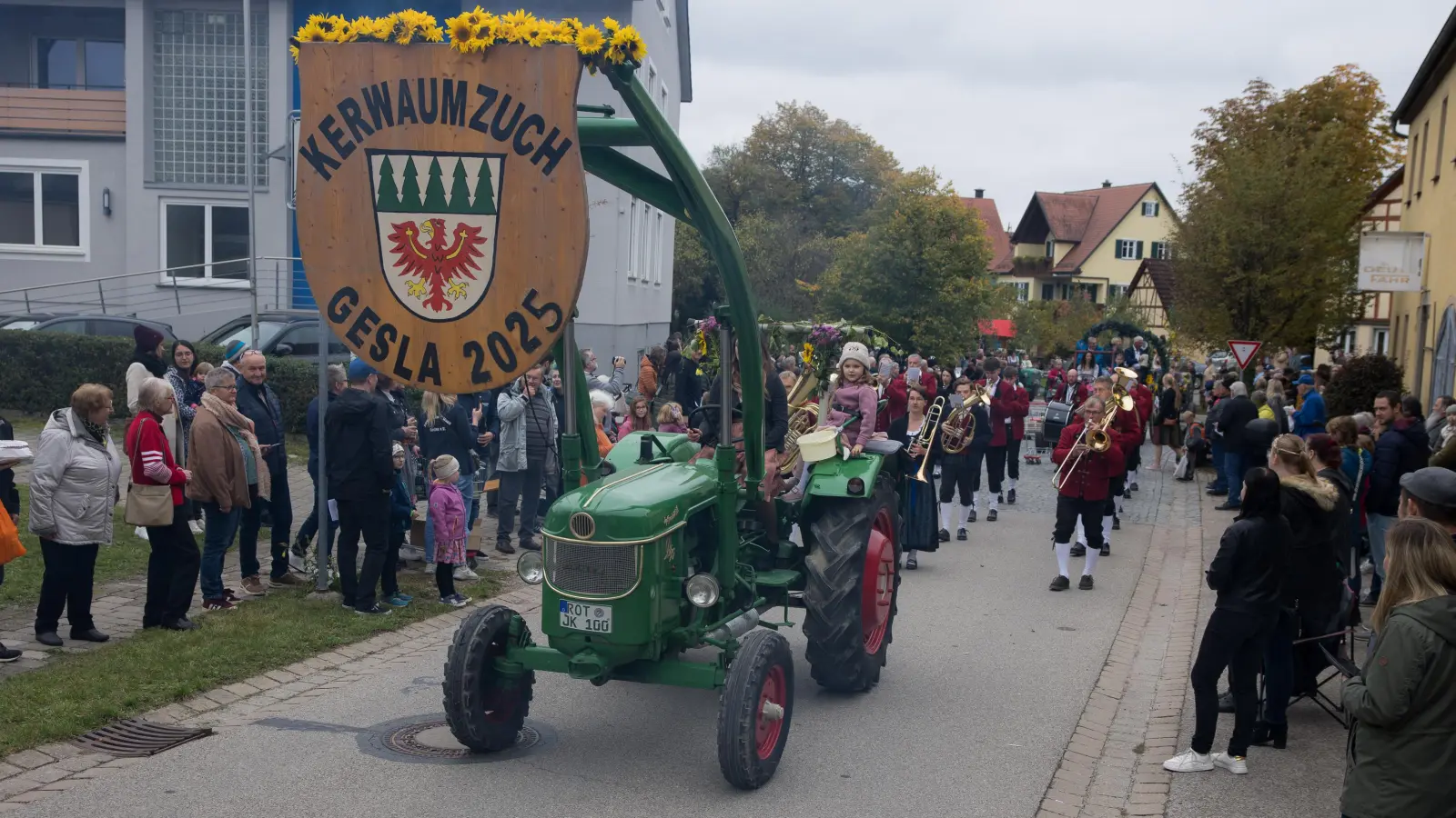 Auch im vergangenen Jahr ein Besuchermagnet: der große Kerwa-Umzug. In diesem Jahr startet der Festzug am Sonntag, 11. Oktober, um 14&nbsp;Uhr.  (Foto: Richard Strauß)