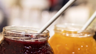 Marmelade für alle: Ab Sommer 2026 dürfen alle Fruchtaufstriche, egal ob aus Erdbeeren, Himbeeren oder Aprikosen, offiziell als Marmelade bezeichnet werden. (Foto: Christin Klose/dpa-tmn)