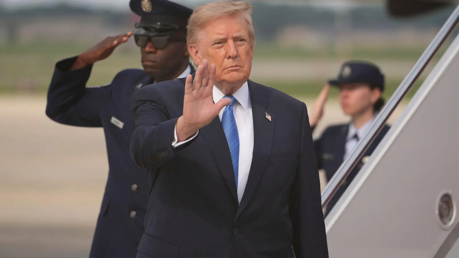 Anfang des Jahres hatten US-Spezialkräfte den langjährigen Staatschef Venezuelas, Nicolás Maduro, gefangengenommen. Nun gibt Trump einen Öl-Deal mit dem Land bekannt. (Foto: Mark Schiefelbein/AP/dpa)
