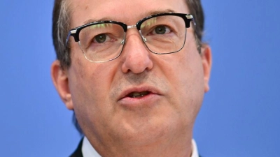 Kurz nach Amtsantritt hatte Dobrindt im Mai die Kontrollen an den deutschen Außengrenzen verstärkt. (Archivbild) (Foto: Sebastian Christoph Gollnow/dpa)