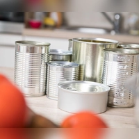BPA soll Ihnen nicht in den Vorratsschrank kommen? Wer ganz sicher sein will, dem bleibt - bislang noch - nur der Verzicht auf Dosen. (Foto: Christin Klose/dpa-tmn)