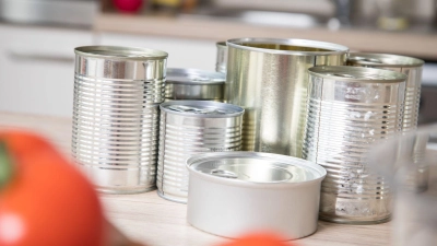 BPA soll Ihnen nicht in den Vorratsschrank kommen? Wer ganz sicher sein will, dem bleibt - bislang noch - nur der Verzicht auf Dosen. (Foto: Christin Klose/dpa-tmn)