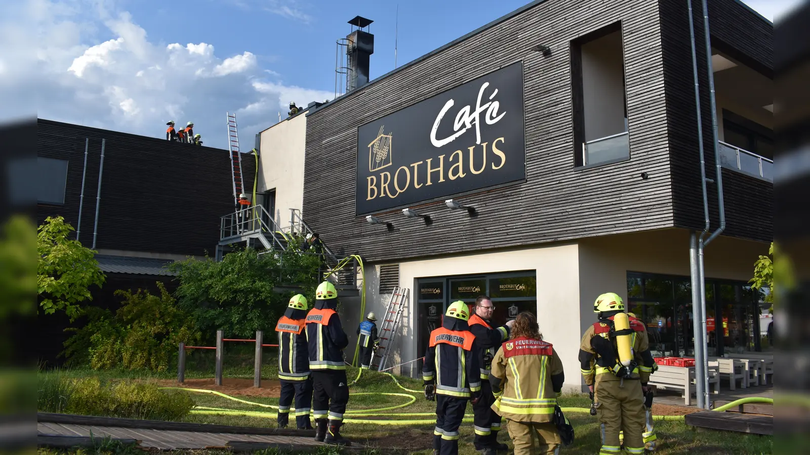Am Freitagabend waren in Burgbernheim sieben Feuerwehren im Einsatz.  (Foto: Katrin Müller)