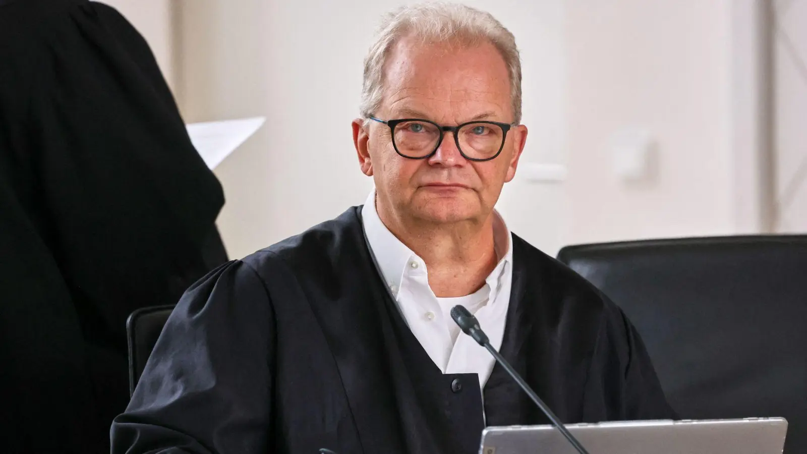 Verteidiger Thomas Löcker beantragte einen Freispruch. (Foto: Bernd Wüstneck/dpa)