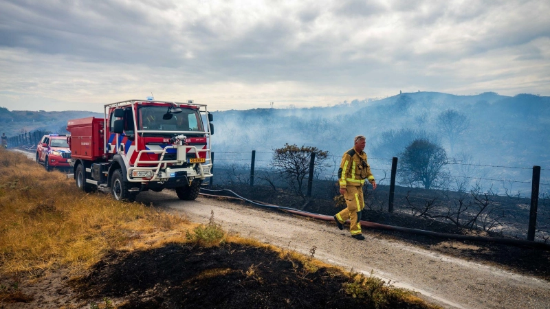 Das Feuer war am Nachmittag ausgebrochen. (Foto: Josh Walet/ANP/dpa)