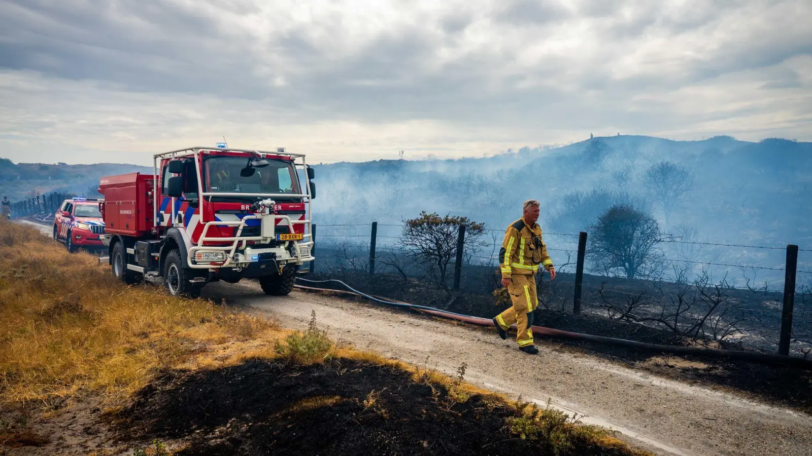 Das Feuer war am Nachmittag ausgebrochen. (Foto: Josh Walet/ANP/dpa)