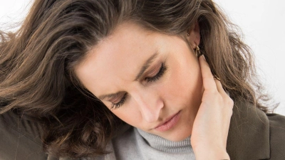 Funktionsstörung im Kausystem: CMD kann Kopf-, Nacken- und Kieferschmerzen verursachen. (Foto: Christin Klose/dpa-tmn)