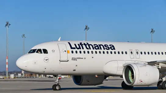 Kein Personal, keine Flüge: Lufthansa. (Foto: Patrick Pleul/dpa-Zentralbild/dpa)