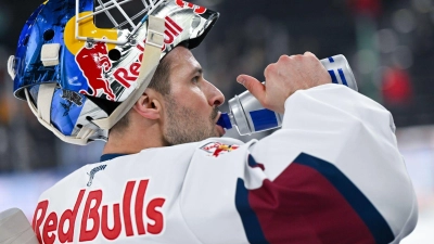 Goalie Matthias Niederberger fehlt dem EHC Red Bull München mehrere Wochen. (Archivbild) (Foto: Sven Hoppe/dpa)