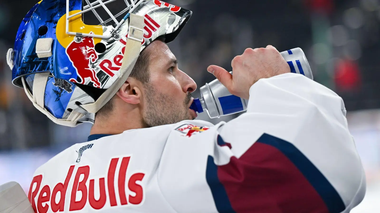Goalie Matthias Niederberger fehlt dem EHC Red Bull München mehrere Wochen. (Archivbild) (Foto: Sven Hoppe/dpa)