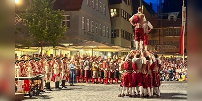 Der Schwertertanz des Zunftreigens ist einer der Höhepunkte der Abschlussveranstaltung der Dinkelsbühler Kinderzeche. (Foto: Martina Haas)