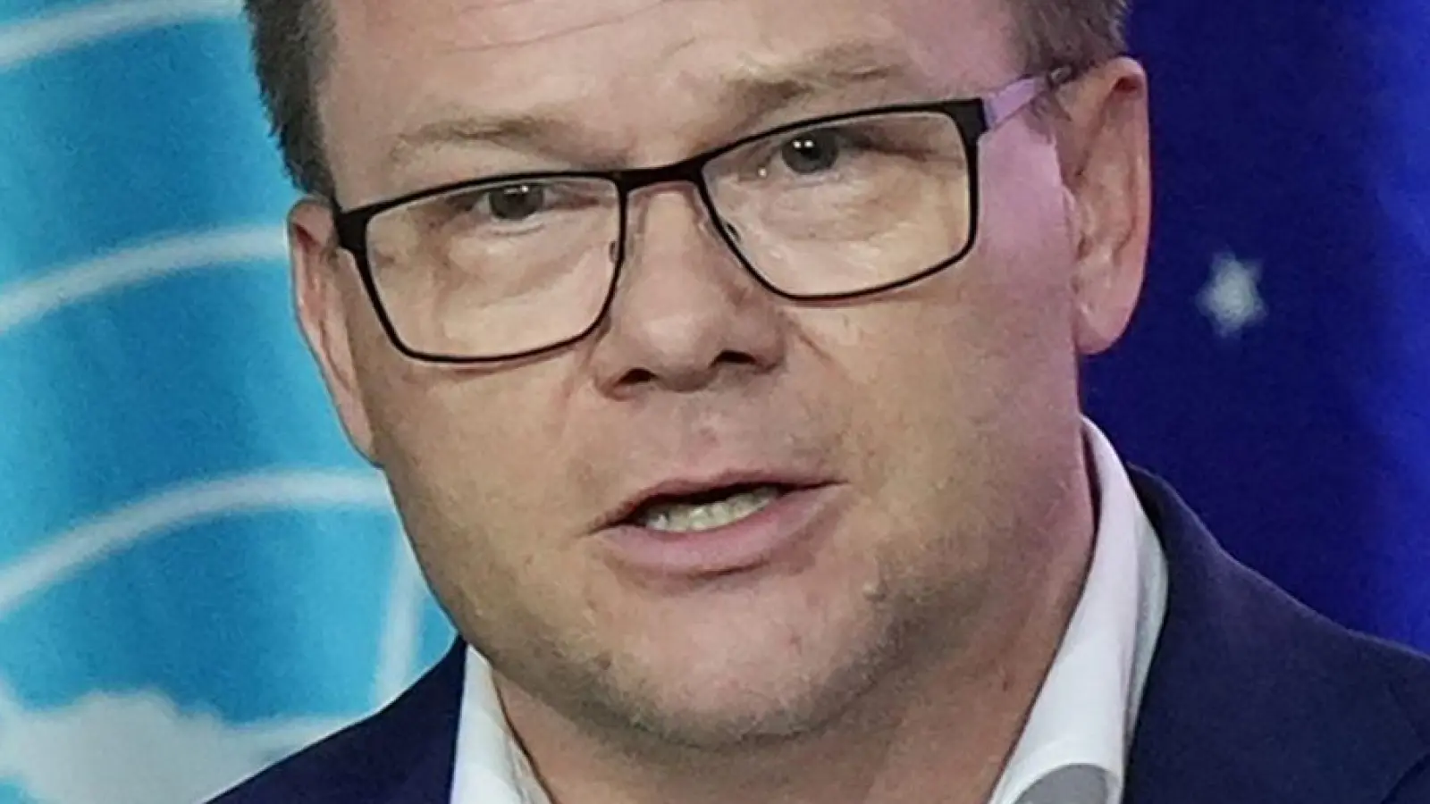 Umweltminister Carsten Schneider sagte, es gehe darum, sich von fossilen Energieträgern „zu befreien“.  (Foto: Fernando Llano/AP/dpa)